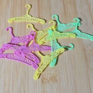 Set of Mini Decorative Plastic Hangers in Pink, Yellow, Green